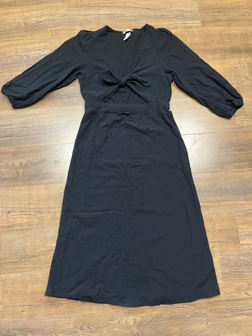 H&M Black Elbow-length Sleeved Dress with Scoop Neck and Cut-Out
